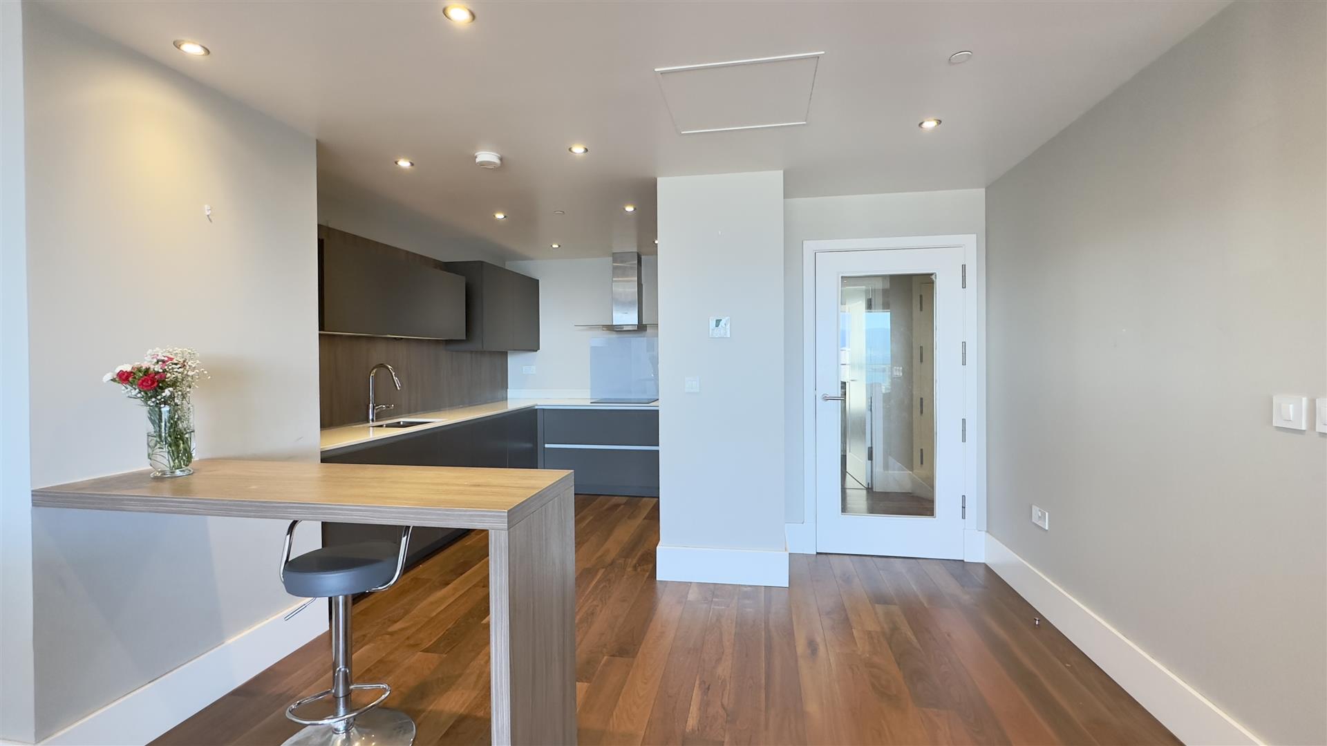 Image of Apartment - 4 Bedrooms - 3 Bathrooms for Rental in Midtown-Gibraltar, Image 6